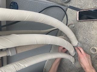 給湯器周りの保温材とキャンパステープ