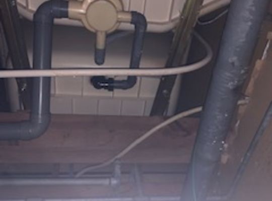 賃貸アパートのユニットバスの下